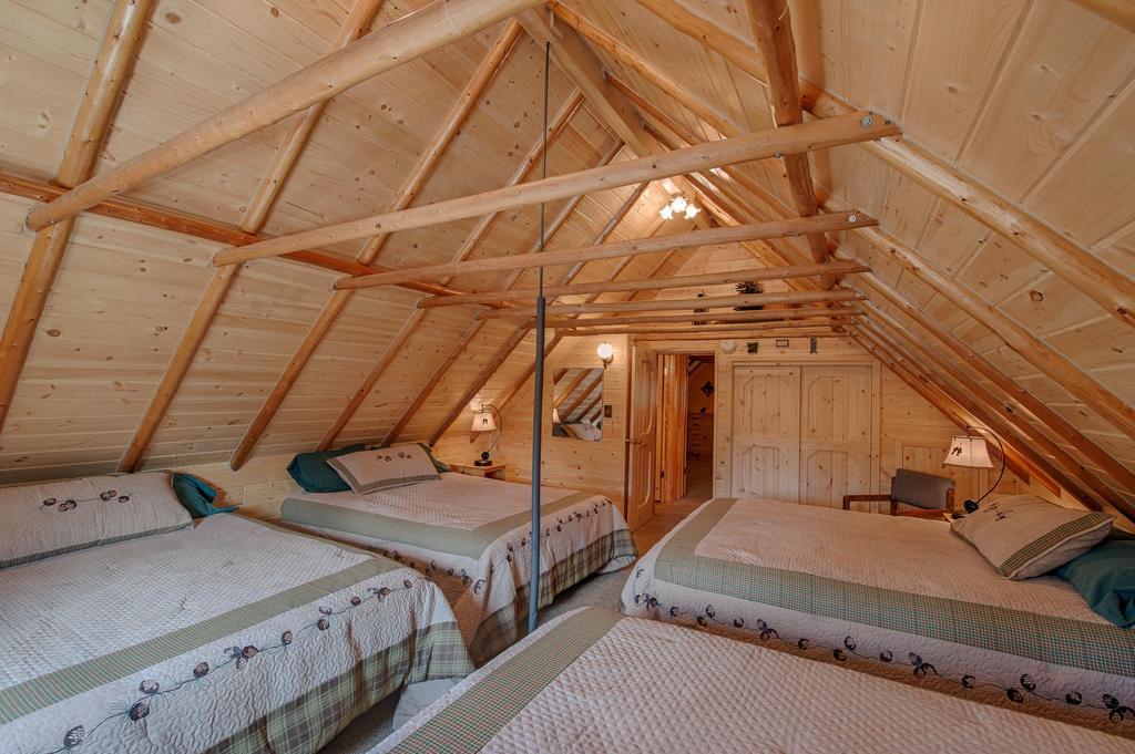 Grandma'S Cabin Yellowstone Vacation Home Island Park Room photo
